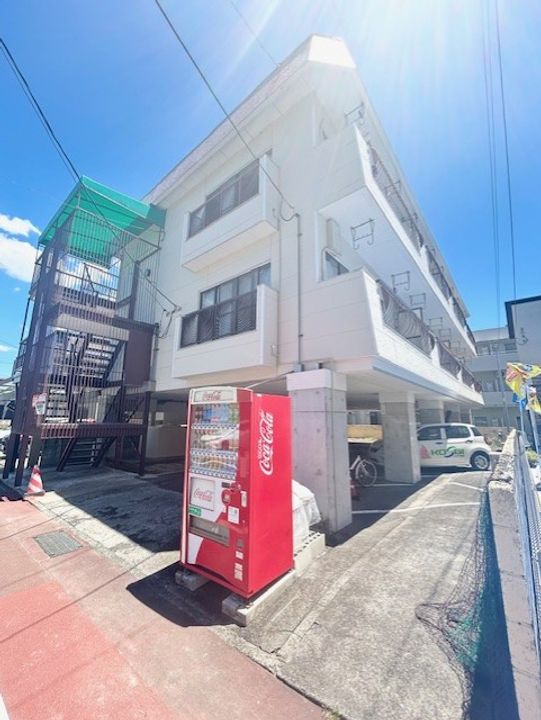 サンライフ白山の外観