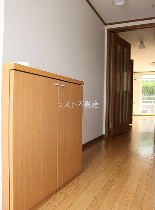 シェトワの玄関