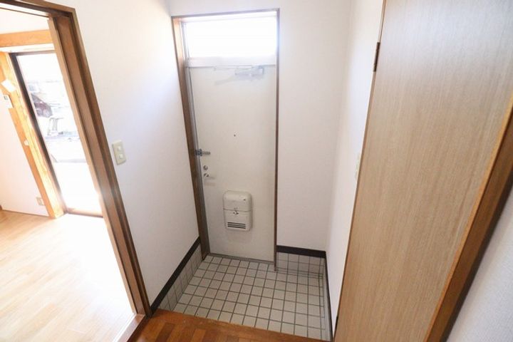 ハミングハイツAの玄関
