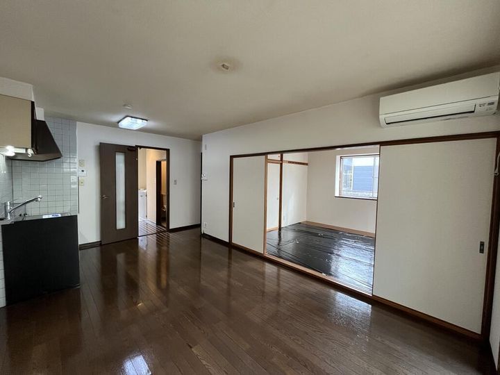 プレステージ中倉の居間