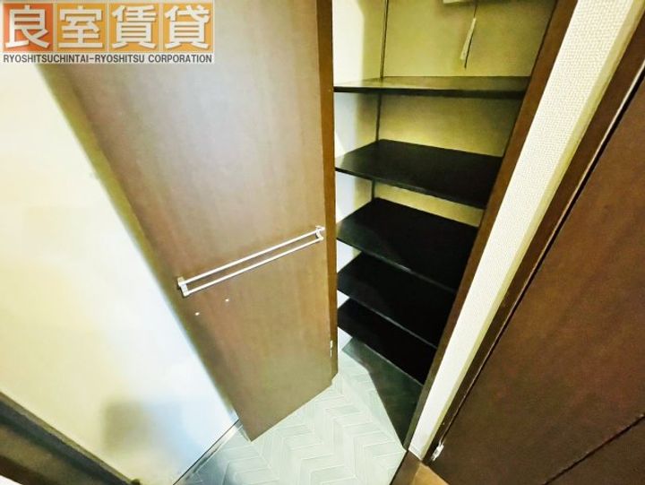 マ・メゾン瑞穂の玄関