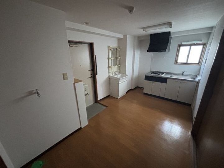 津賀マンションの居間