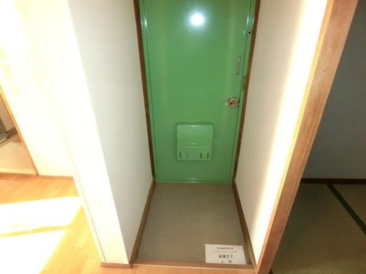 兵庫県伊丹市鴻池1(マンション)の賃貸物件の玄関