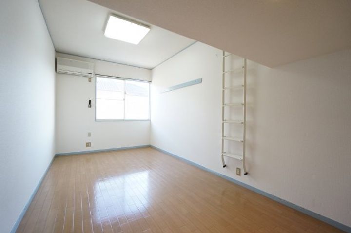 サンコーポ千原台Aの居間