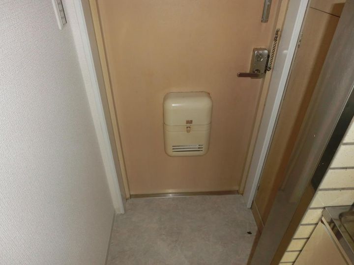 第3和秀ビルの玄関