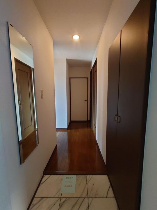 イーフラッツネオの玄関