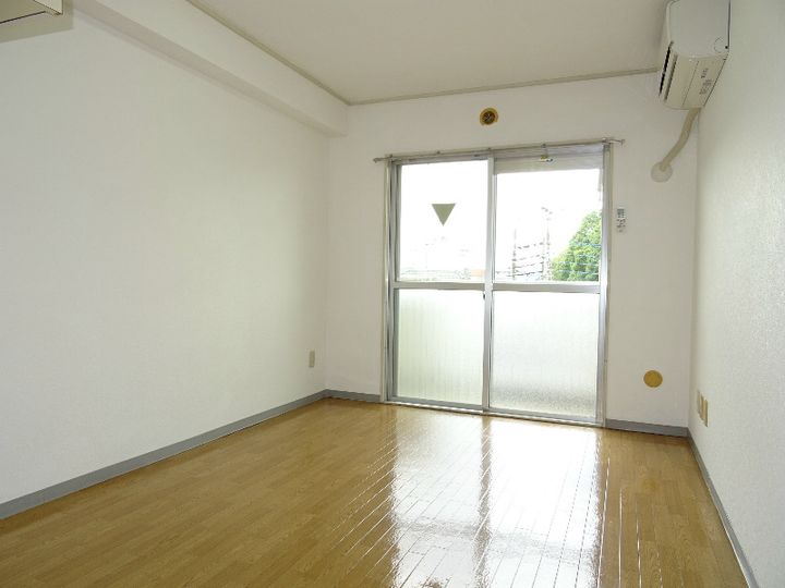 アートイン大塚の居間