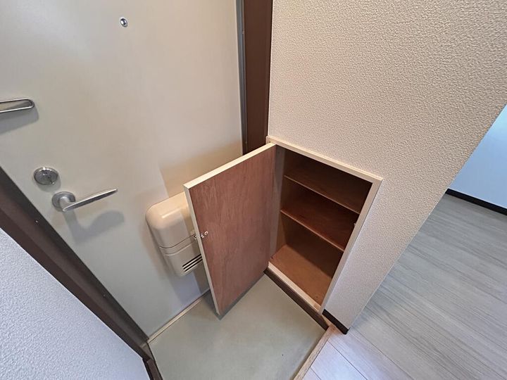 MK国見VIIの玄関