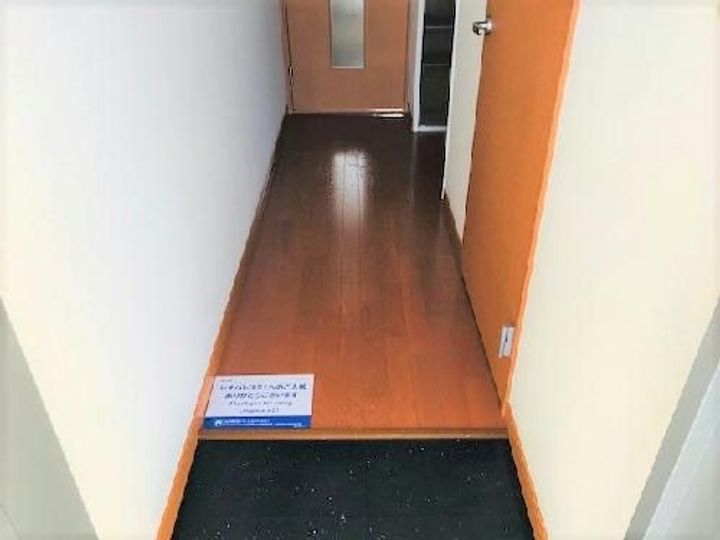 レオパレスグランチャの玄関