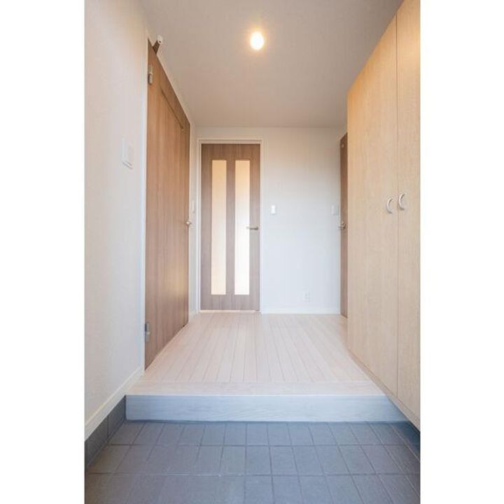 ヴィガラス川成新町の玄関