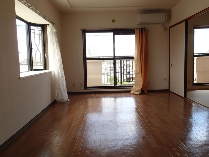 シャルム春日部の居間