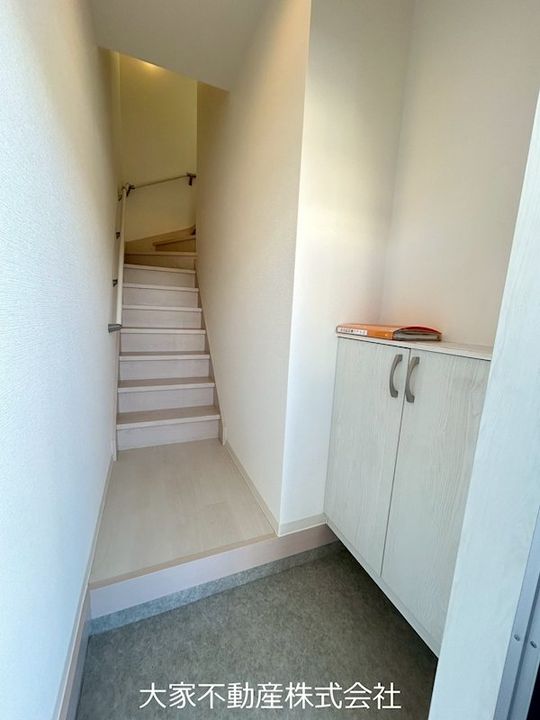 lux今津Aの玄関