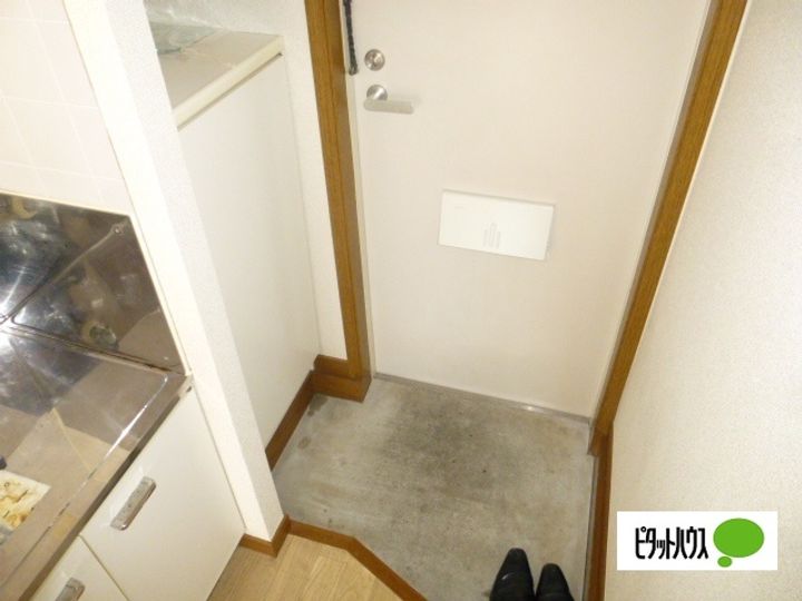 ベルシオン丸久B棟の玄関