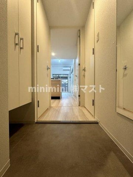 セレニテ阿波座ミラクの玄関