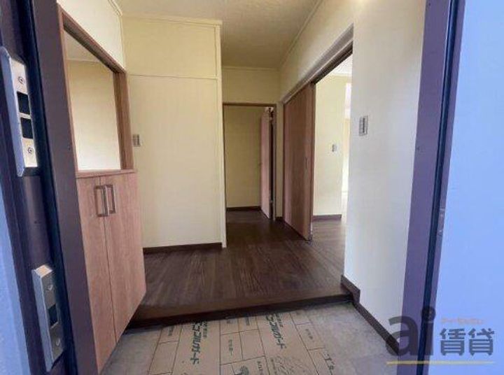 埼玉県入間市大字上藤沢(マンション)の賃貸物件の玄関