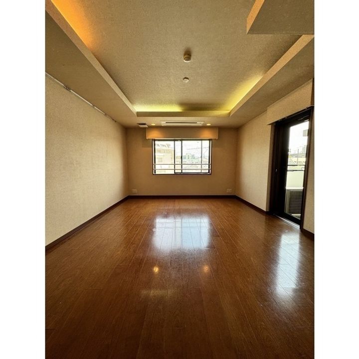 アデニウム大森山王の居間