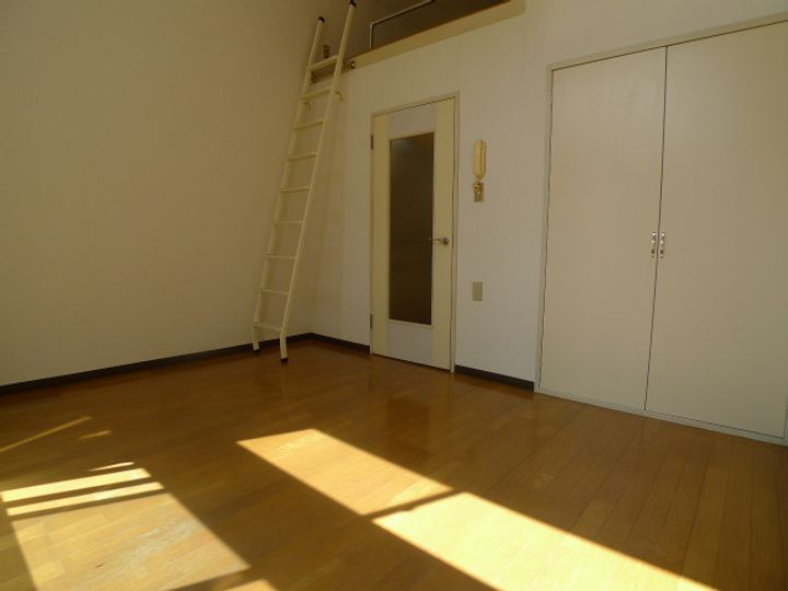 深谷壱番館の居間