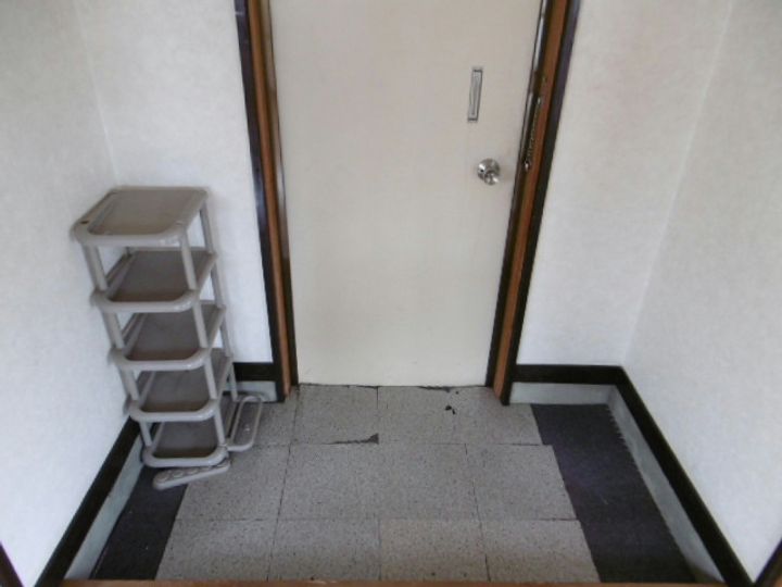 沢田コーポの玄関