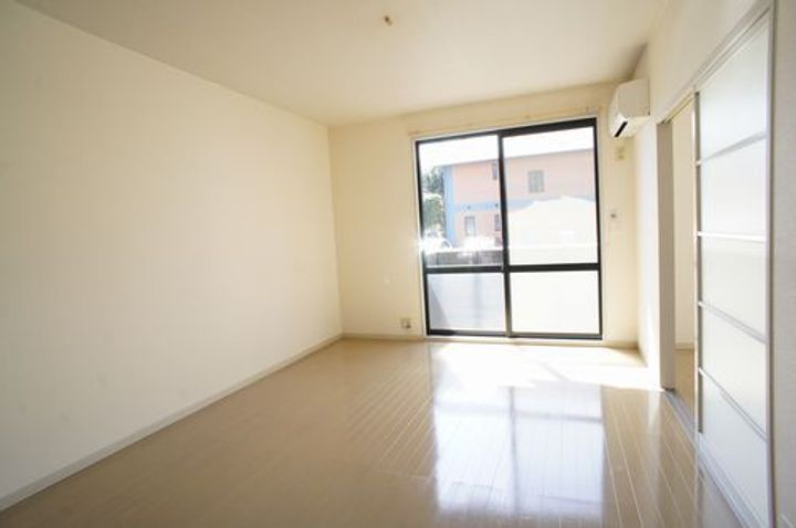 カーサ十一屋  C 102号室の居間