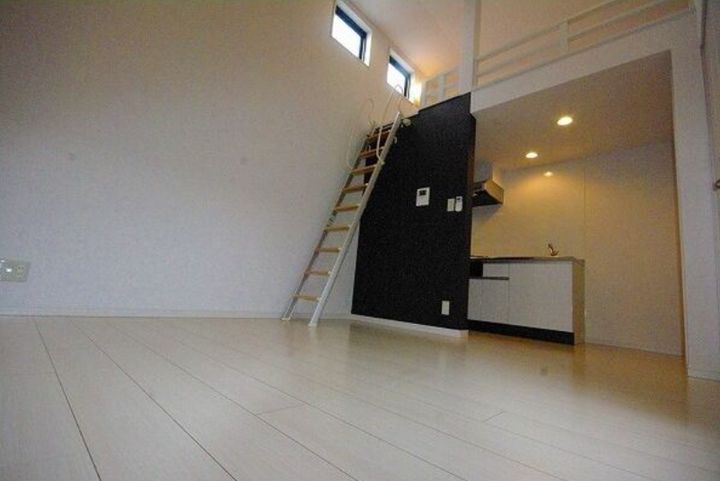 愛知県名古屋市緑区鳴海町字上汐田(アパート)の賃貸物件の居間
