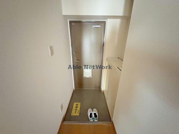 茨城県古河市東1(マンション)の賃貸物件の玄関