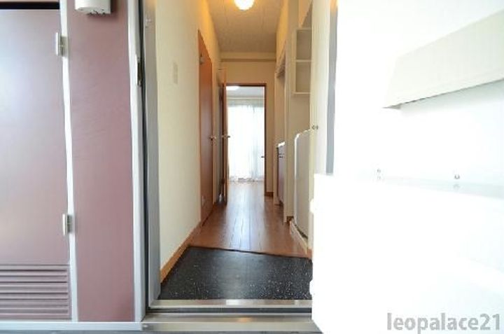 レオパレスフリーの玄関