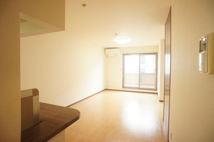 レジデンス薬園台の居間