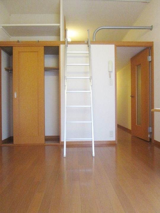 レオパレス葛城の居間