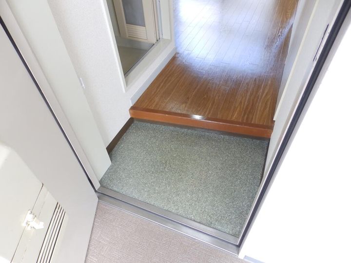 長谷川ビルの玄関