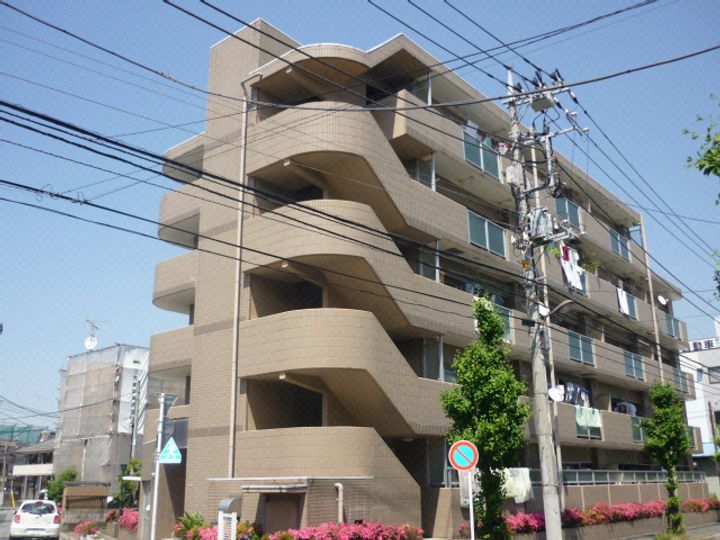 エクセレント清水の外観