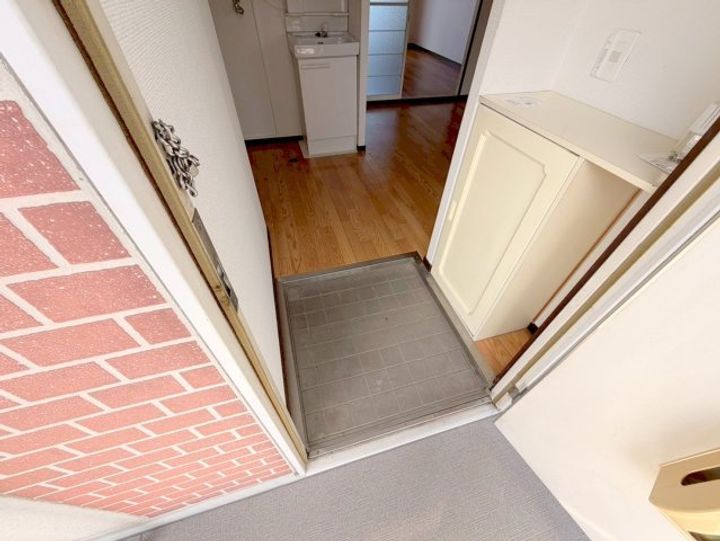 KMKハイツの玄関