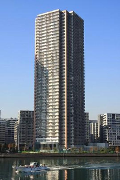 キャナルファーストタワーの外観