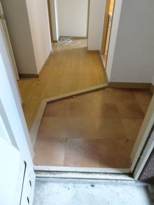 湖城が丘ハイツ5号館の玄関