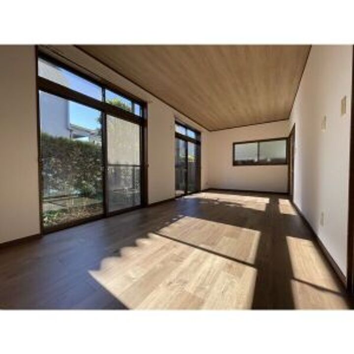 静岡県静岡市葵区千代田5(一戸建)の賃貸物件の居間