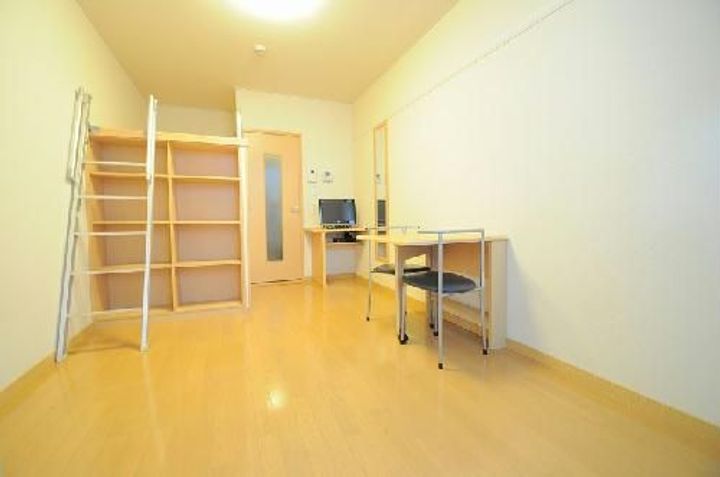 レオパレス斗月の居間