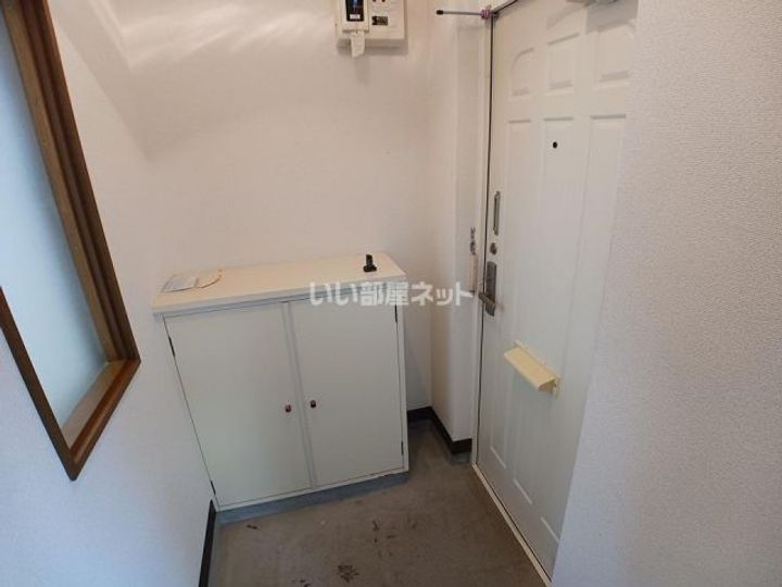 フラワーBOXの玄関