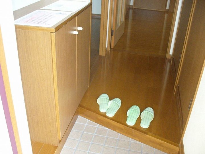 岡山県総社市三輪(マンション)の賃貸物件の玄関