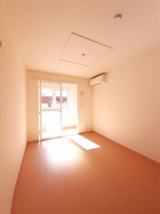 新潟県三条市曲渕3(アパート)の賃貸物件の居間