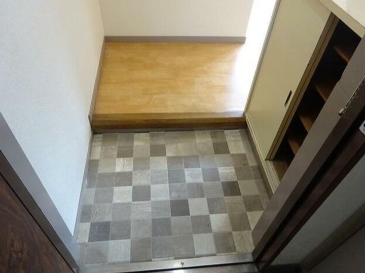 神奈川県横浜市神奈川区台町(マンション)の賃貸物件の玄関