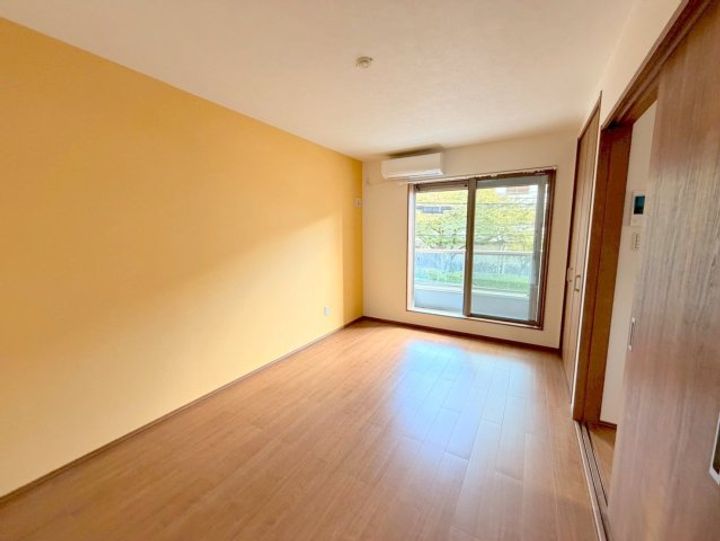 カーサフォルトゥナート額田駅前の居間