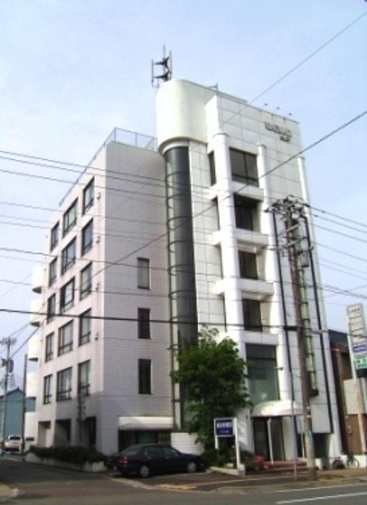 上野ビルの外観
