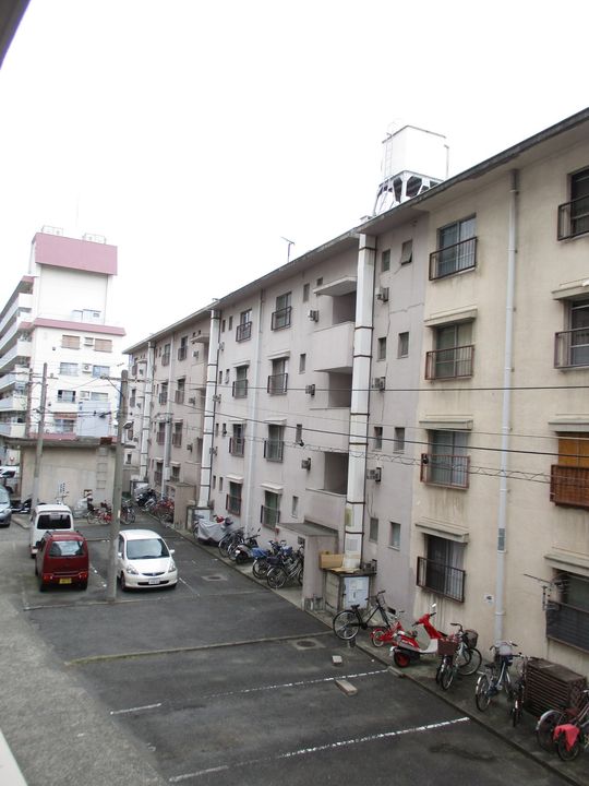 宏和マンション1号館の外観