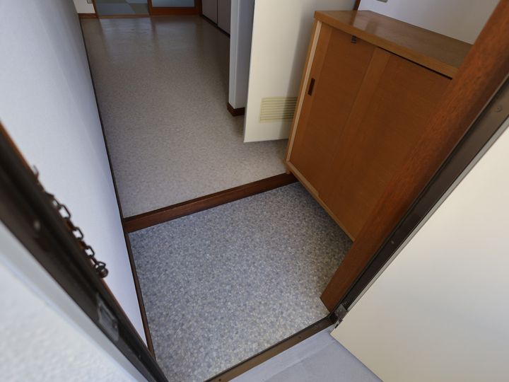 岩瀬ハイツの玄関