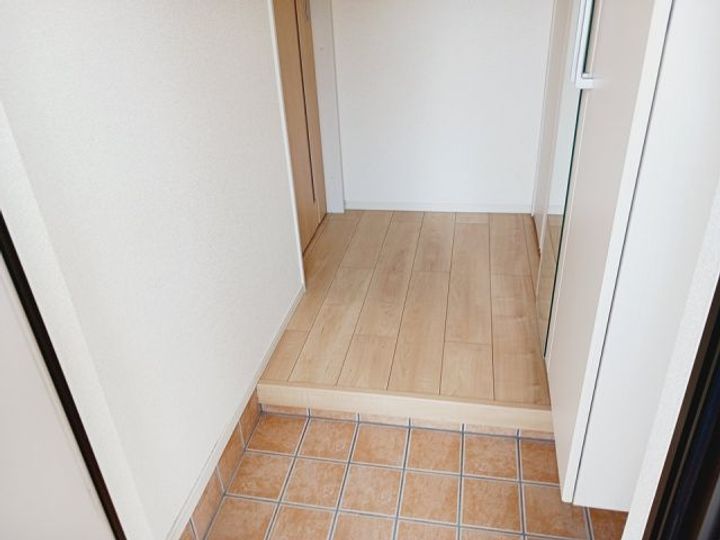 埼玉県入間郡毛呂山町前久保南2(アパート)の賃貸物件の玄関