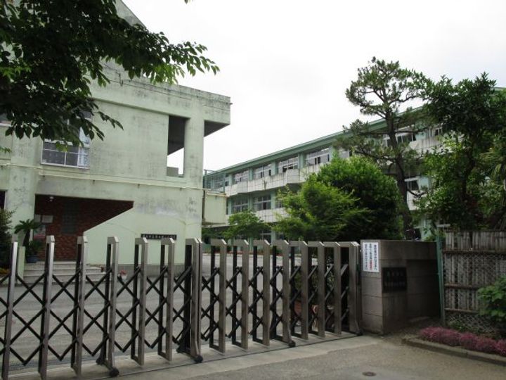 セントラルコートIIの周辺