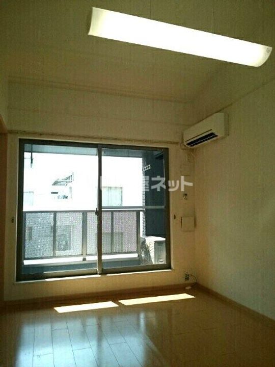 大阪府四條畷市岡山2(アパート)の賃貸物件の居間