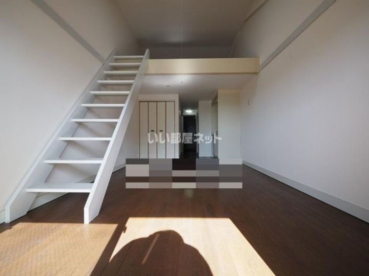 宏和ハイツの居間