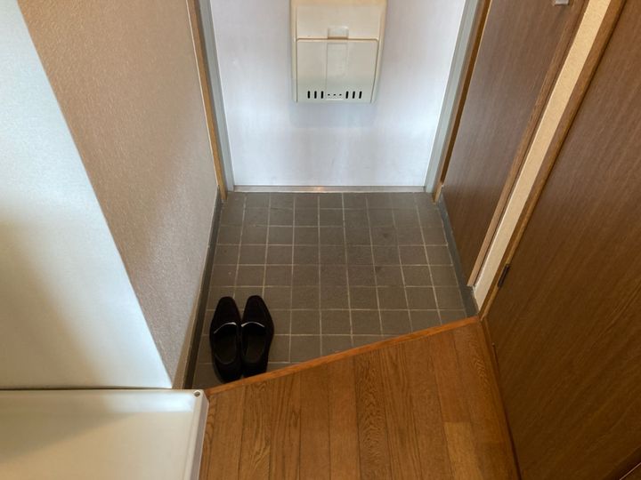 リエス台原の玄関