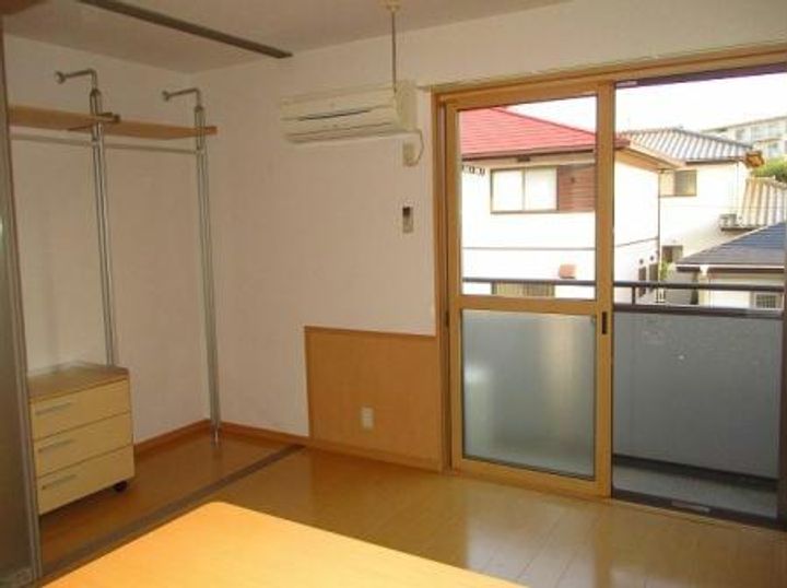 ガーデンヒルズAの居間