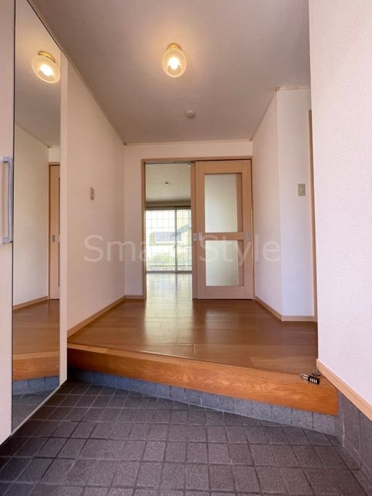 エナール桃山(4)の玄関